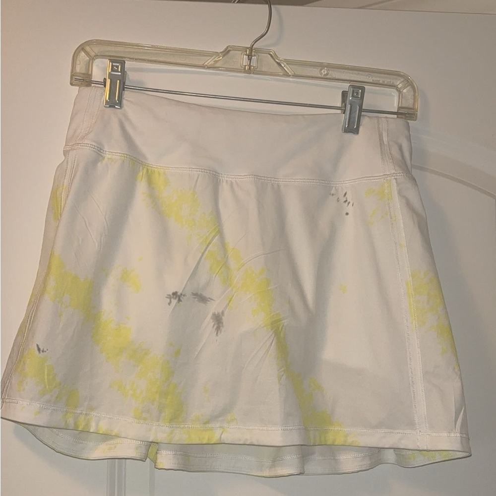 lululemon athletica White and Yellow pace rival Mini Skirt